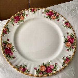 Set Of 6 Royal Albert Old Country Roses 10-1/2” Dunner Plates Gold Trim England.